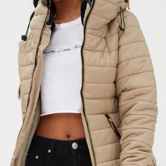 PrettyLittleThing Jackets & Blazers - EUC PrettyLittleThing Cream/tan “stone” Mara Puffer Jacket